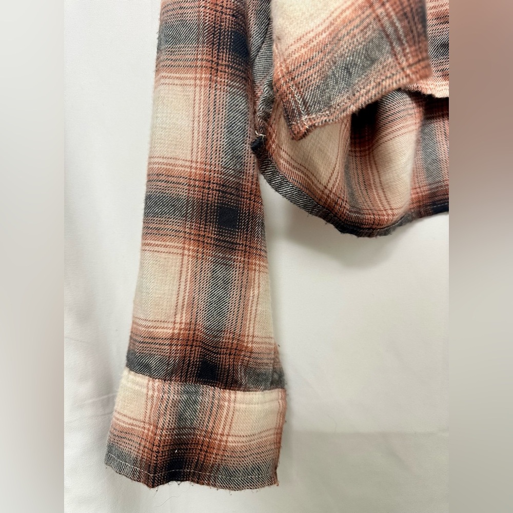 🌾 Hollister Women’s Cropped Plaid Button-Down Flannel Shirt – Size L - Picture 5 of 7